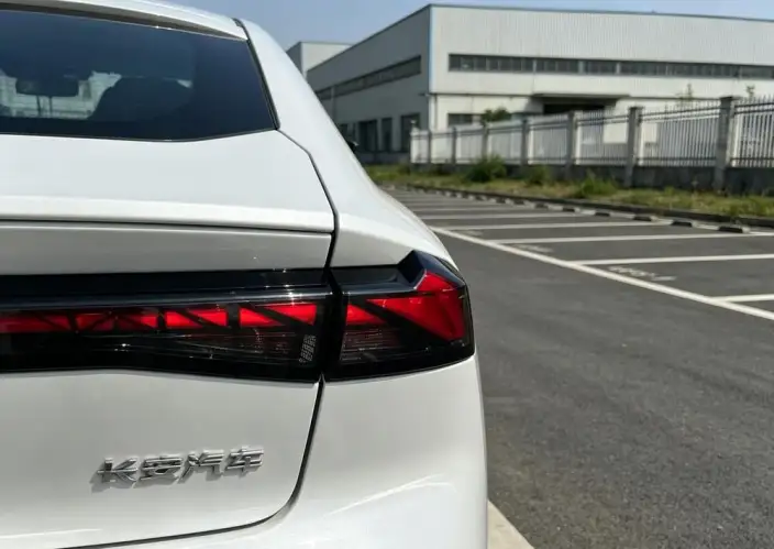 Changan UNI-V 2023 Model 1.5T Exclusive Model – фото 6