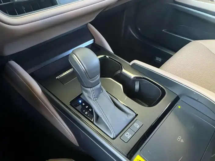 Lexus ES 2025 Model 200 Premium – фото 9