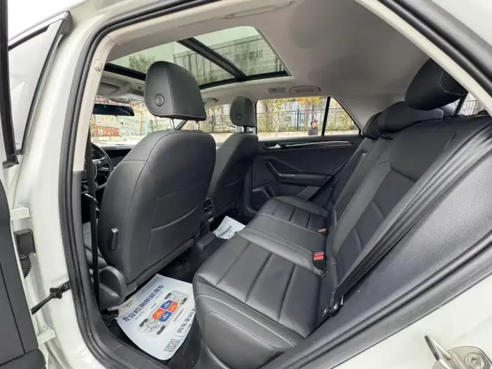 Volkswagen T-Roc 2021 Model 280TSI DSG 2WD Elite Zhilian Edition – фото 9