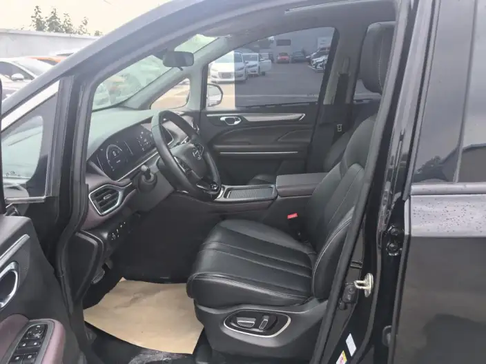 GAC Trumpchi M6 2021 Model 270T Automatic Exclusive Edition 7 seat – фото 9
