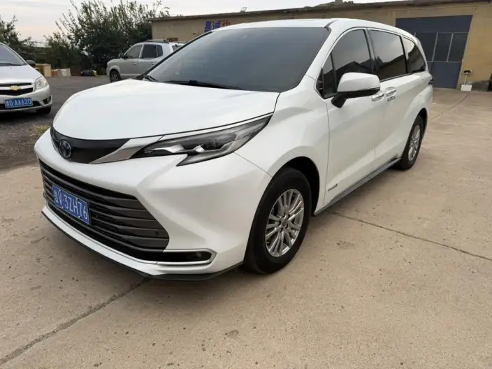 Toyota Sienna 2021 Model 2.5L Hybrid Deluxe Edition – фото 1