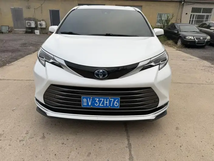 Toyota Sienna 2021 Model 2.5L Hybrid Deluxe Edition – фото 2