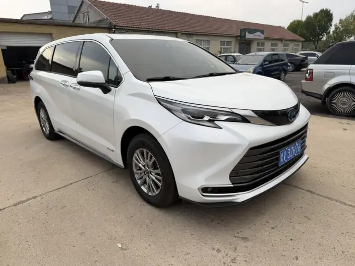 Toyota Sienna 2021 Model 2.5L Hybrid Deluxe Edition – фото 3