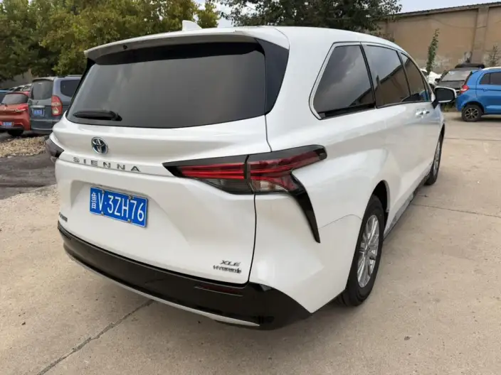 Toyota Sienna 2021 Model 2.5L Hybrid Deluxe Edition – фото 6