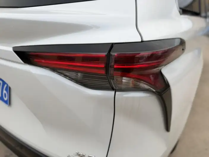 Toyota Sienna 2021 Model 2.5L Hybrid Deluxe Edition – фото 8