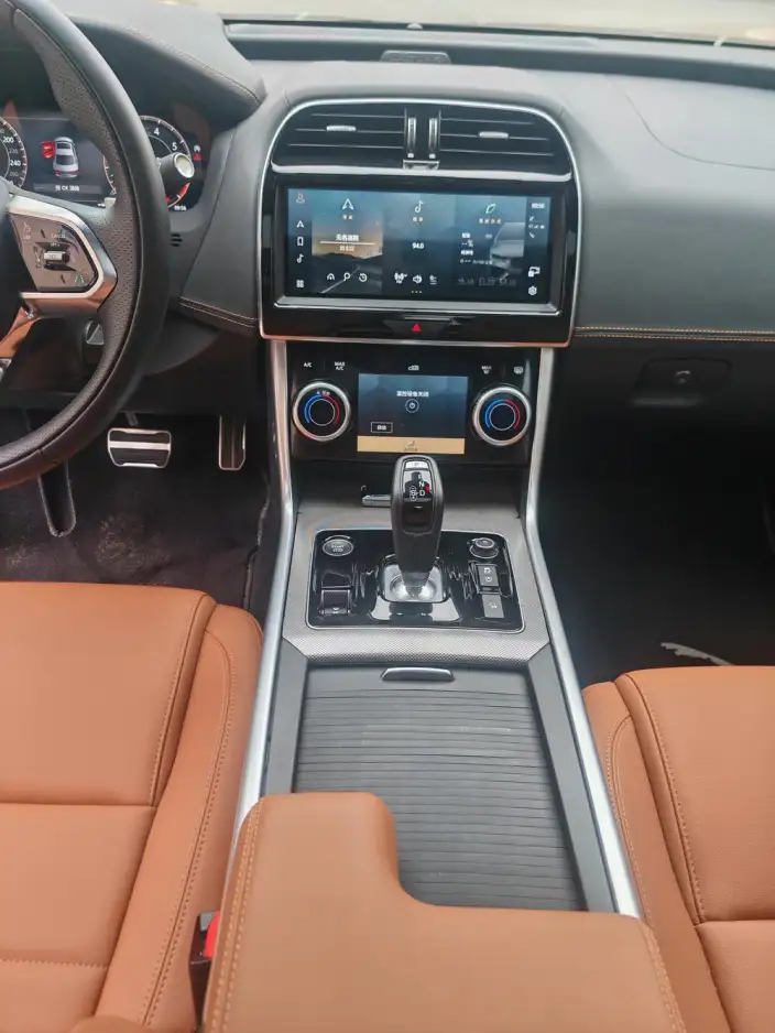 Jaguar XE L 2024 Model 2.0T 250PS R-DYNAMIC S Enterprising Sports Edition – фото 10