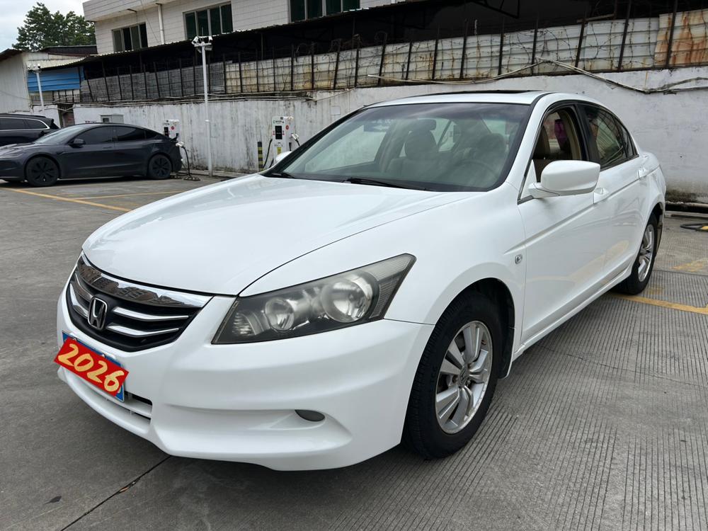 Honda Accord 2011 модификация 2.0L EX Navi – фото 1