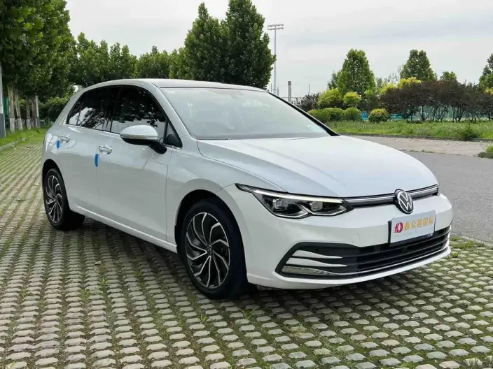 Volkswagen Golf 2023 Model 200TSI DSG Pro – фото 3