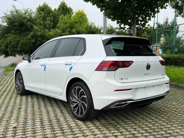 Volkswagen Golf 2023 Model 200TSI DSG Pro – фото 4