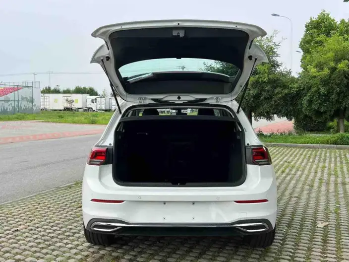 Volkswagen Golf 2023 Model 200TSI DSG Pro – фото 5