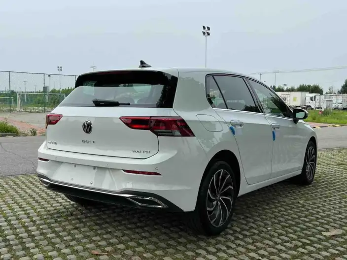 Volkswagen Golf 2023 Model 200TSI DSG Pro – фото 6
