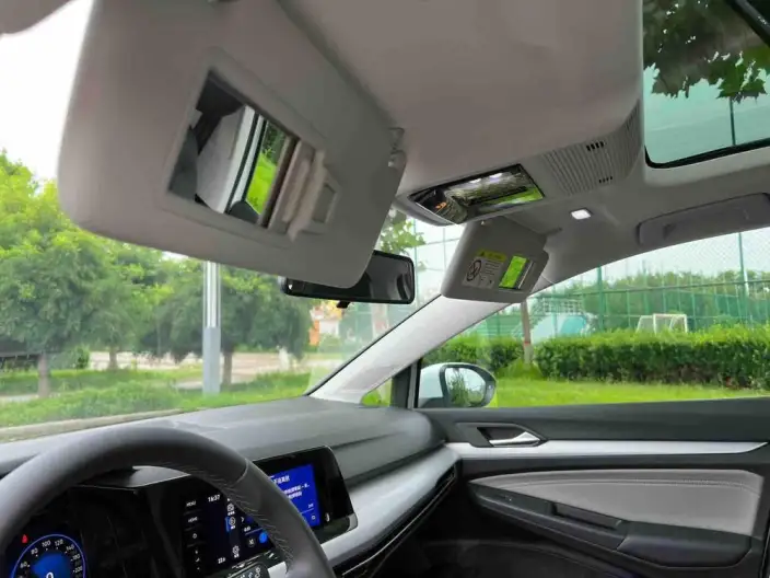 Volkswagen Golf 2023 Model 200TSI DSG Pro – фото 8