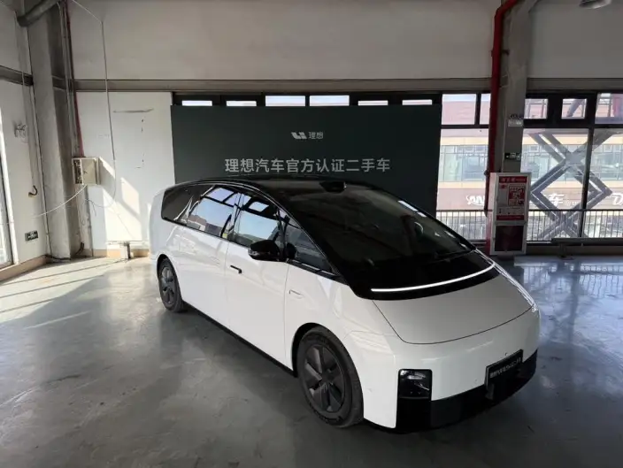Li Auto MEGA 2024 Model Ultra Edition – фото 7