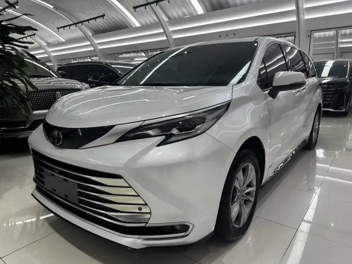 Toyota Sienna 2024 Model Hybrid 2.5L 4WD Premium Edition – фото 1