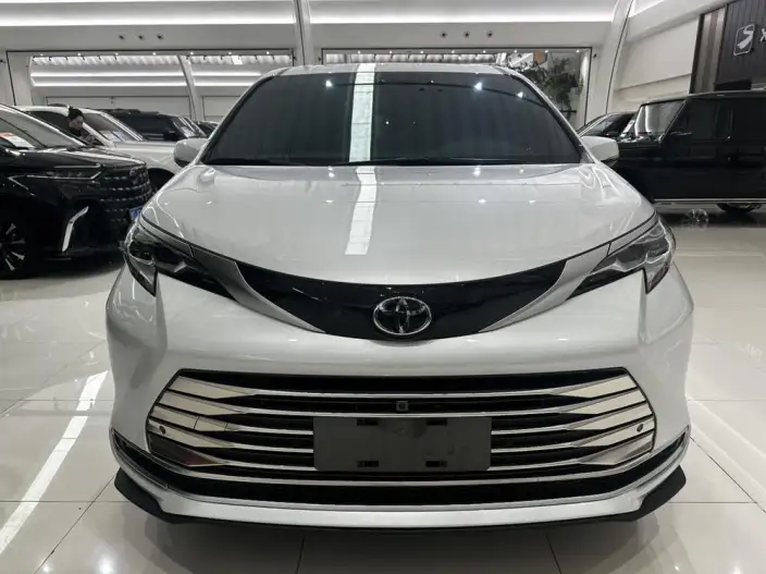 Toyota Sienna 2024 Model Hybrid 2.5L 4WD Premium Edition – фото 2
