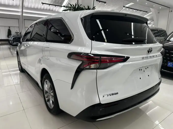 Toyota Sienna 2024 Model Hybrid 2.5L 4WD Premium Edition – фото 3