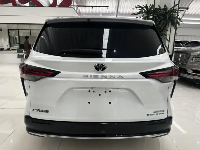Toyota Sienna 2024 Model Hybrid 2.5L 4WD Premium Edition – фото 4