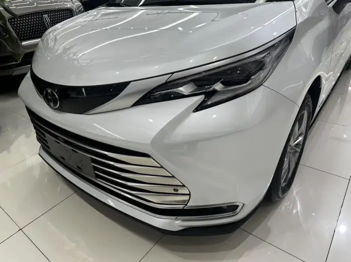 Toyota Sienna 2024 Model Hybrid 2.5L 4WD Premium Edition – фото 6