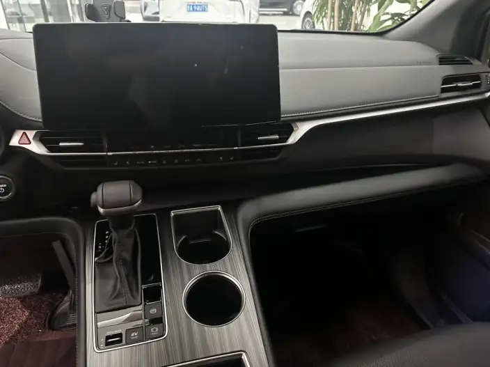 Toyota Sienna 2024 Model Hybrid 2.5L 4WD Premium Edition – фото 7