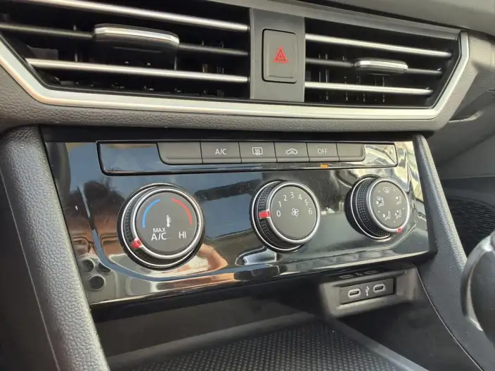 Volkswagen Sagitar 2023 Model 300TSI DSG Beyond Edition – фото 10