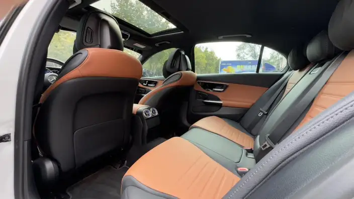 Mercedes-Benz C-Class 2024 Model C 200 L Sports Edition – фото 10