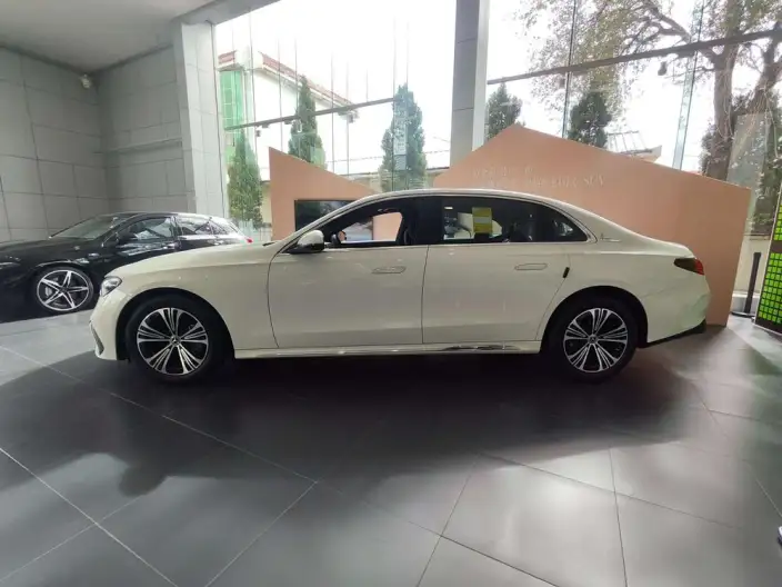 Mercedes-Benz E-Class 2024 Model E 260 L 4MATIC Sports sedan – фото 4