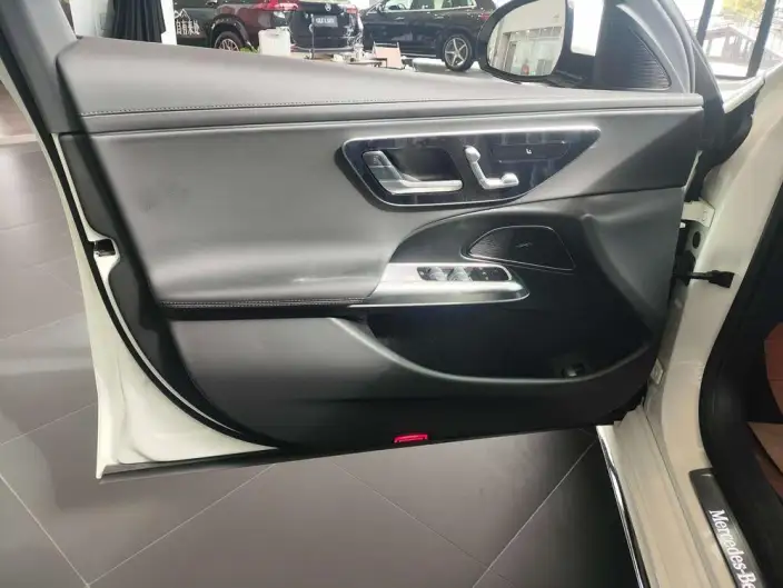 Mercedes-Benz E-Class 2024 Model E 260 L 4MATIC Sports sedan – фото 8