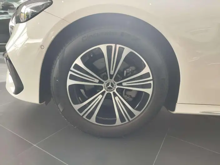 Mercedes-Benz E-Class 2024 Model E 260 L 4MATIC Sports sedan – фото 9