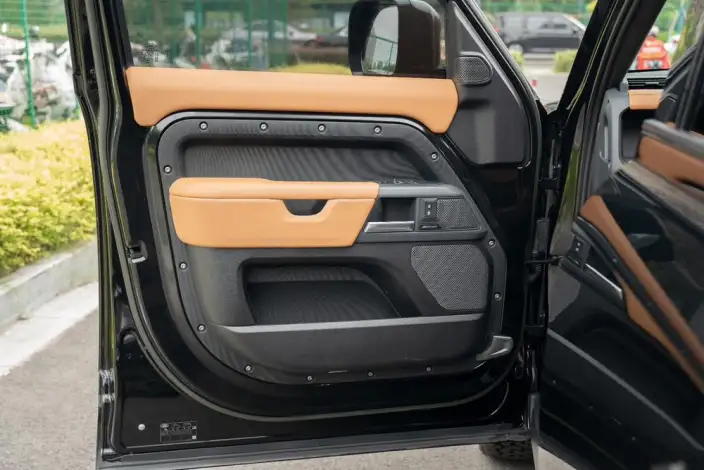 Land Rover Defender 2023 Model 110 3.0T P400 X-Dynamic HSE – фото 8