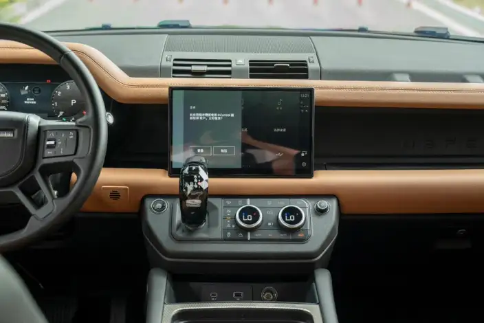 Land Rover Defender 2023 Model 110 3.0T P400 X-Dynamic HSE – фото 9