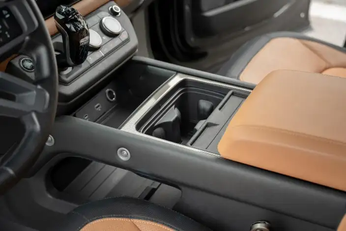 Land Rover Defender 2023 Model 110 3.0T P400 X-Dynamic HSE – фото 10