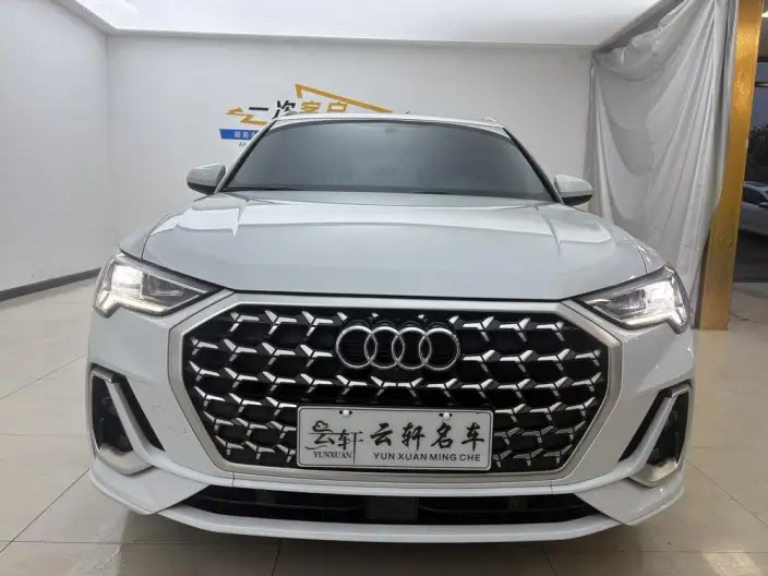 AUDI Q3 2024 Model 35 TFSI Fashion Dynamic Model