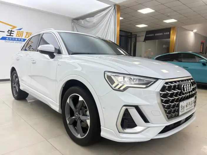 AUDI Q3 2024 Model 35 TFSI Fashion Dynamic Model