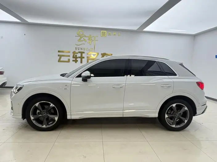 AUDI Q3 2024 Model 35 TFSI Fashion Dynamic Model