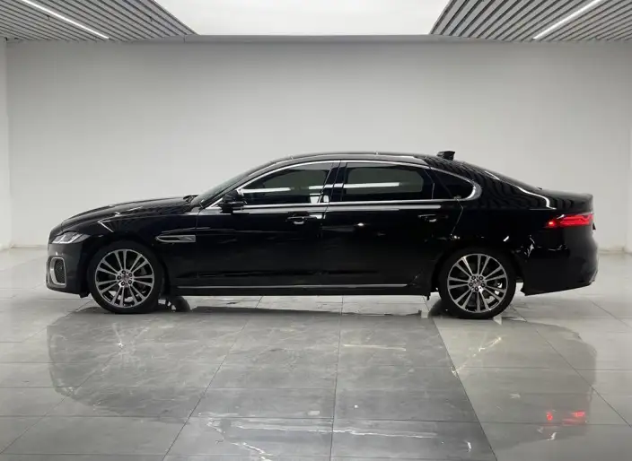 Jaguar XFL 2025 Model 2.0T P250 2WD Exclusive Deluxe Edition