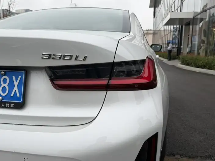 BMW 3 Series 2025 Model 325i M Sports Set – фото 5
