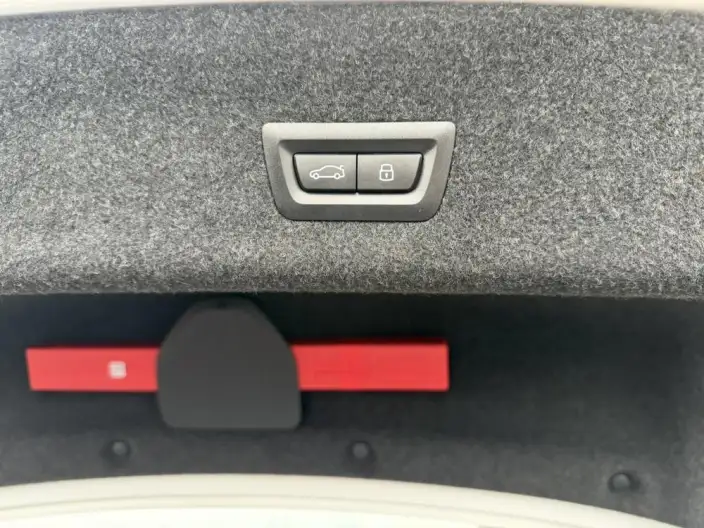 BMW 3 Series 2025 Model 325i M Sports Set – фото 6