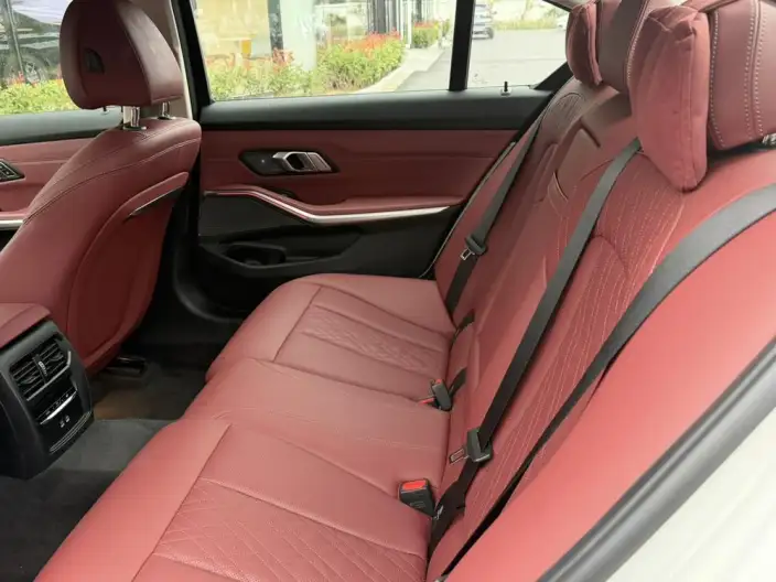 BMW 3 Series 2025 Model 325i M Sports Set – фото 10