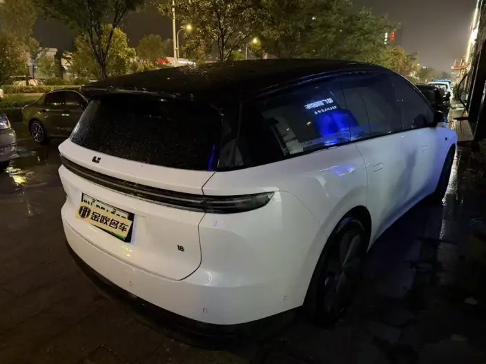 Li Auto i8 2025 Model Standard Edition