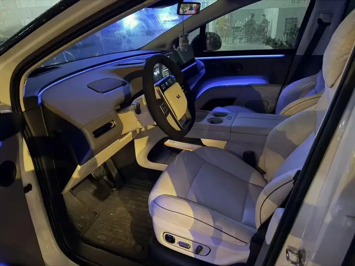 Li Auto i8 2025 Model Standard Edition – фото 7