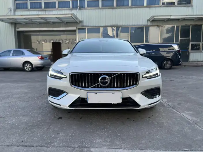 Volvo S60 2024 Model B4 Smart Range Deluxe Edition – фото 2