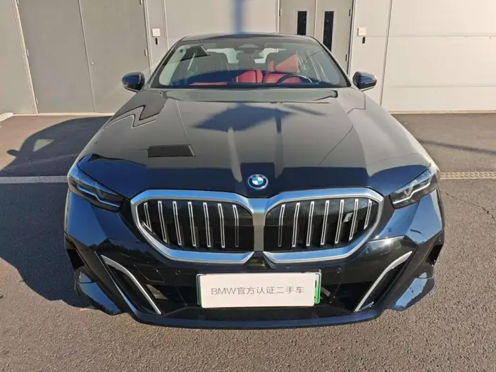 BMW i5 2025 Model eDrive35L Luxury Set