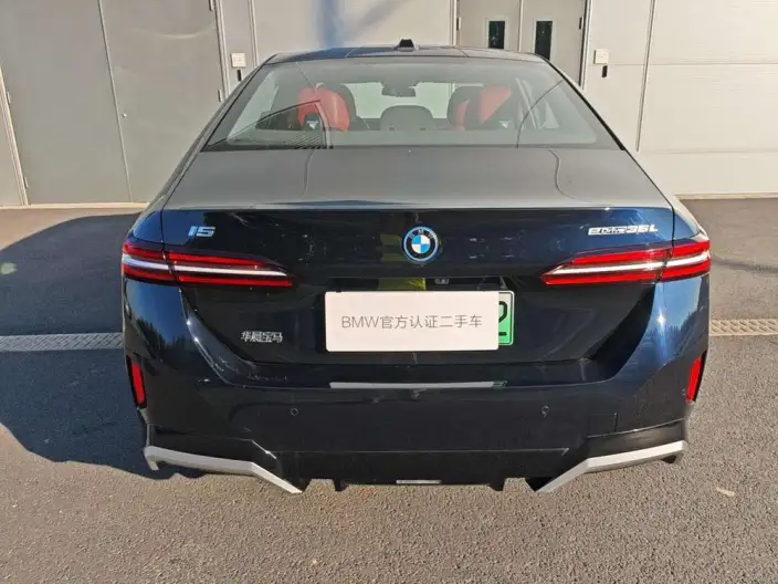 BMW i5 2025 Model eDrive35L Luxury Set