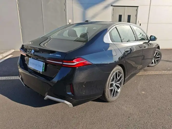 BMW i5 2025 Model eDrive35L Luxury Set – фото 5