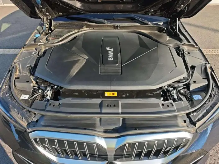 BMW i5 2025 Model eDrive35L Luxury Set – фото 6