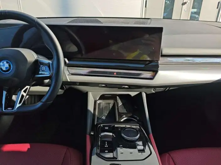 BMW i5 2025 Model eDrive35L Luxury Set – фото 10