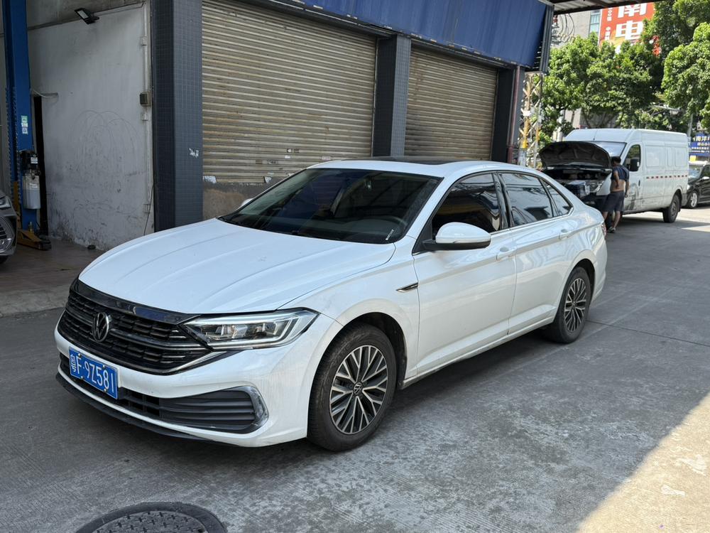 Volkswagen Sagitar 2023 200TSI DSG Flyover Edition – фото 1