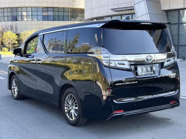 Vellfire 2021 Model Toyota Crown Hybrid 2.5L HV Deluxe Edition