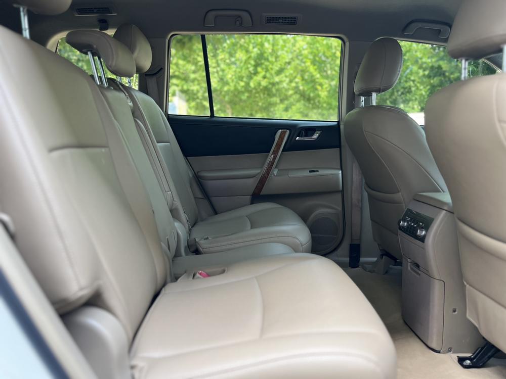 Toyota Highlander 2012 модификация 3.5L 4WD 7 seat Elite Edition – фото 21