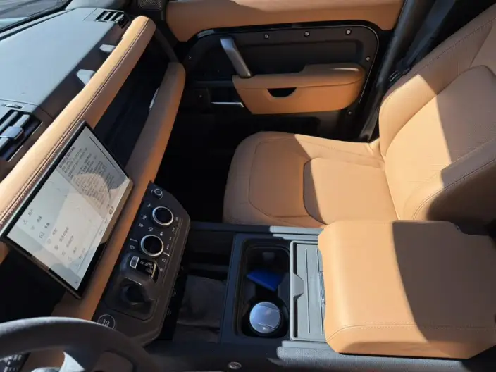 Land Rover Defender 2024 Model 110 5.0T V8 – фото 7
